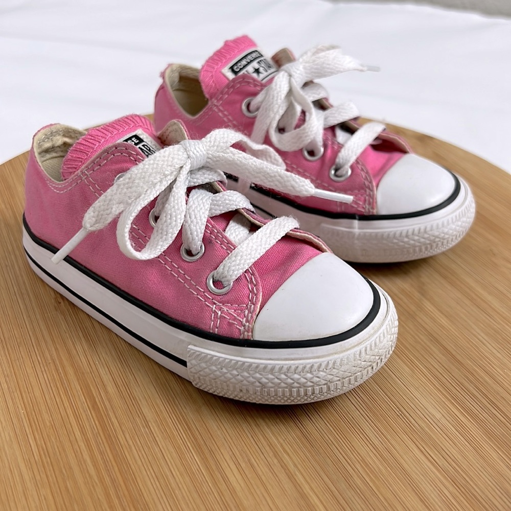 Converse ALL-STAR Pink Low Tops Lace Up Sneakers Girls Size 7 Toddler/Baby - Picture 1 of 10